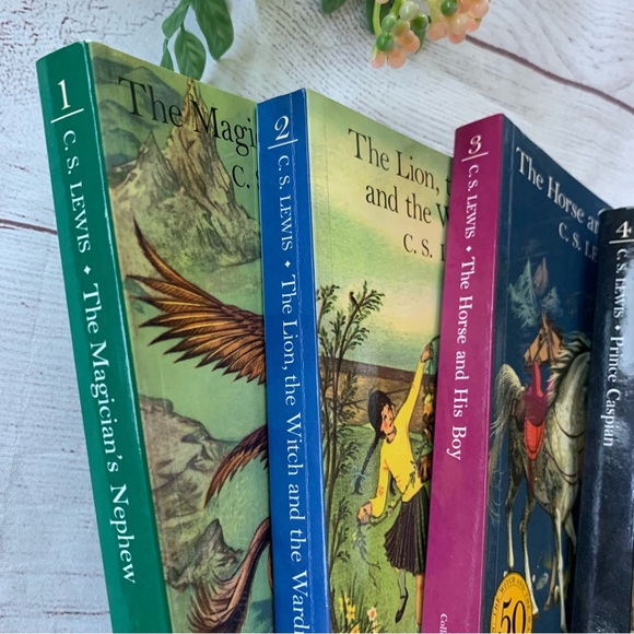 Narnia box set of seven books - Picture 2 of 8
